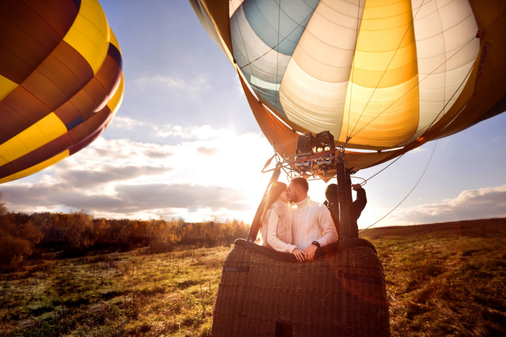 полет с девушкой на воздушном шаре.jpg